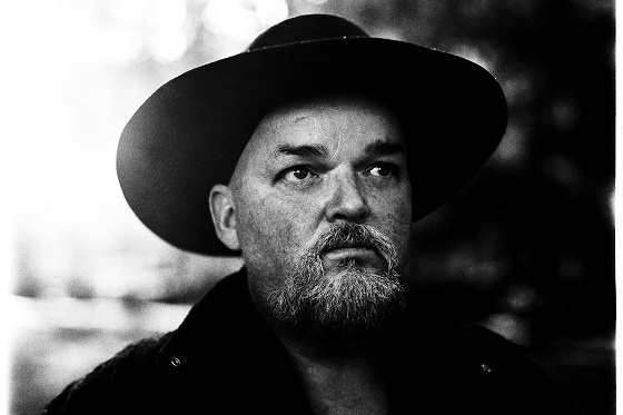 Alain Johannes オルタナティヴ ロック バンド イレヴンの設立メンバー アラン ヨハネスの新作が完成 デイヴ グロールのサウンド シティ プレイヤーズのメンバーで クイーンズ オブ ザ ストーン エイジ クリス コーネル アークティック モンキーズ